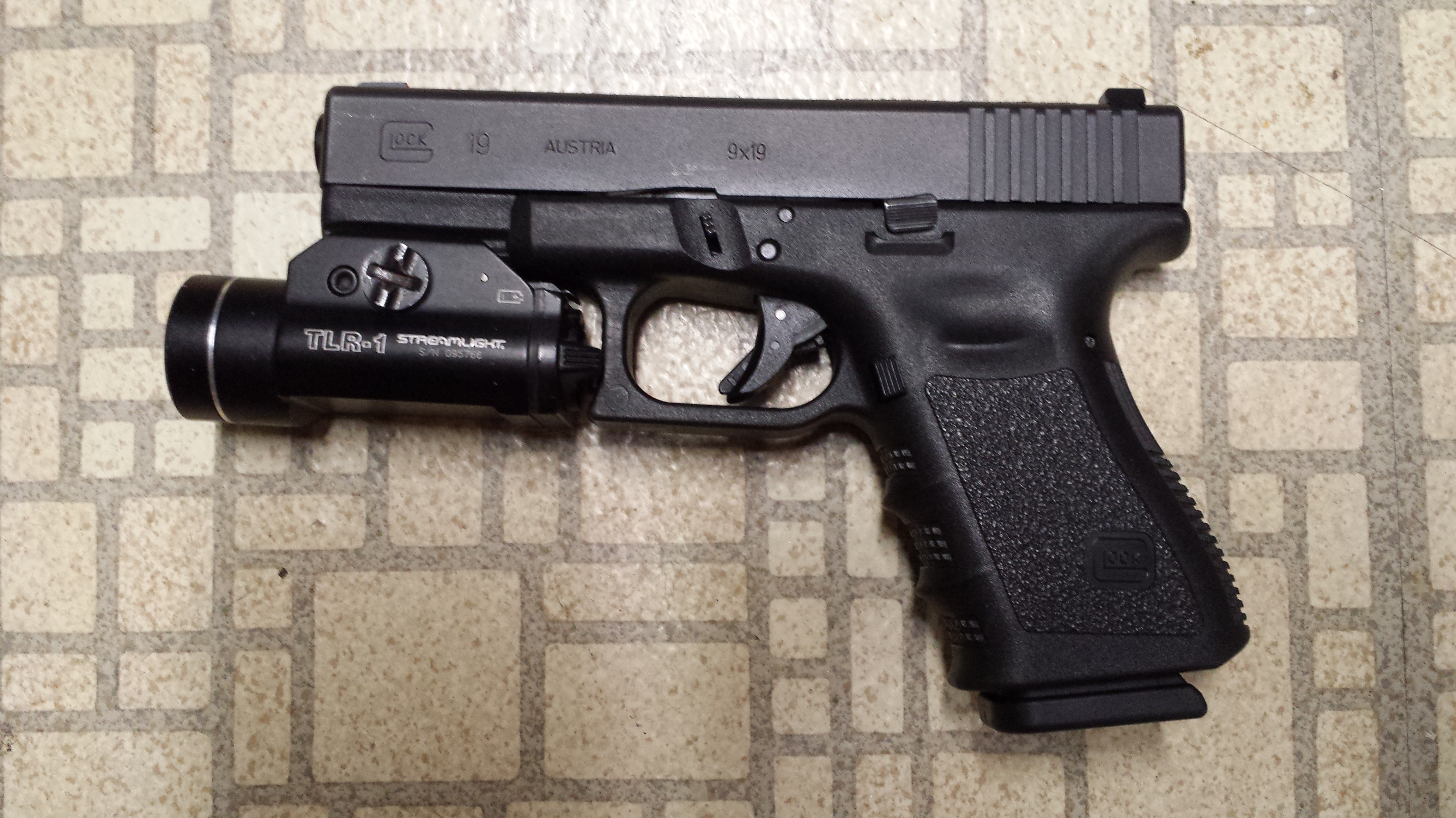 Glock 19 with Streamlight TLR-1.